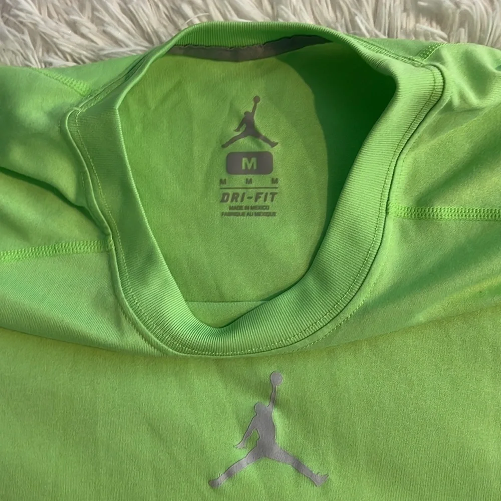 MEN'S JORDAN SHORT-SLEEVE CREW T-SHIRT size Medium